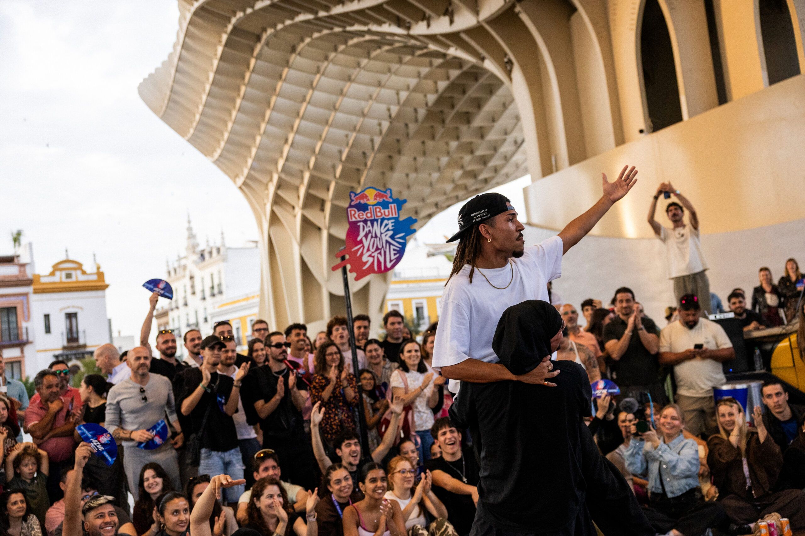 Y Sevilla bailó sin guión: así se vivió el paso de Red Bull Dance Your Style - Gastronomía y Mod