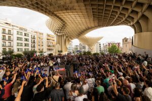 Y Sevilla bailó sin guión: así se vivió el paso de Red Bull Dance Your Style - Gastronomía y Moda