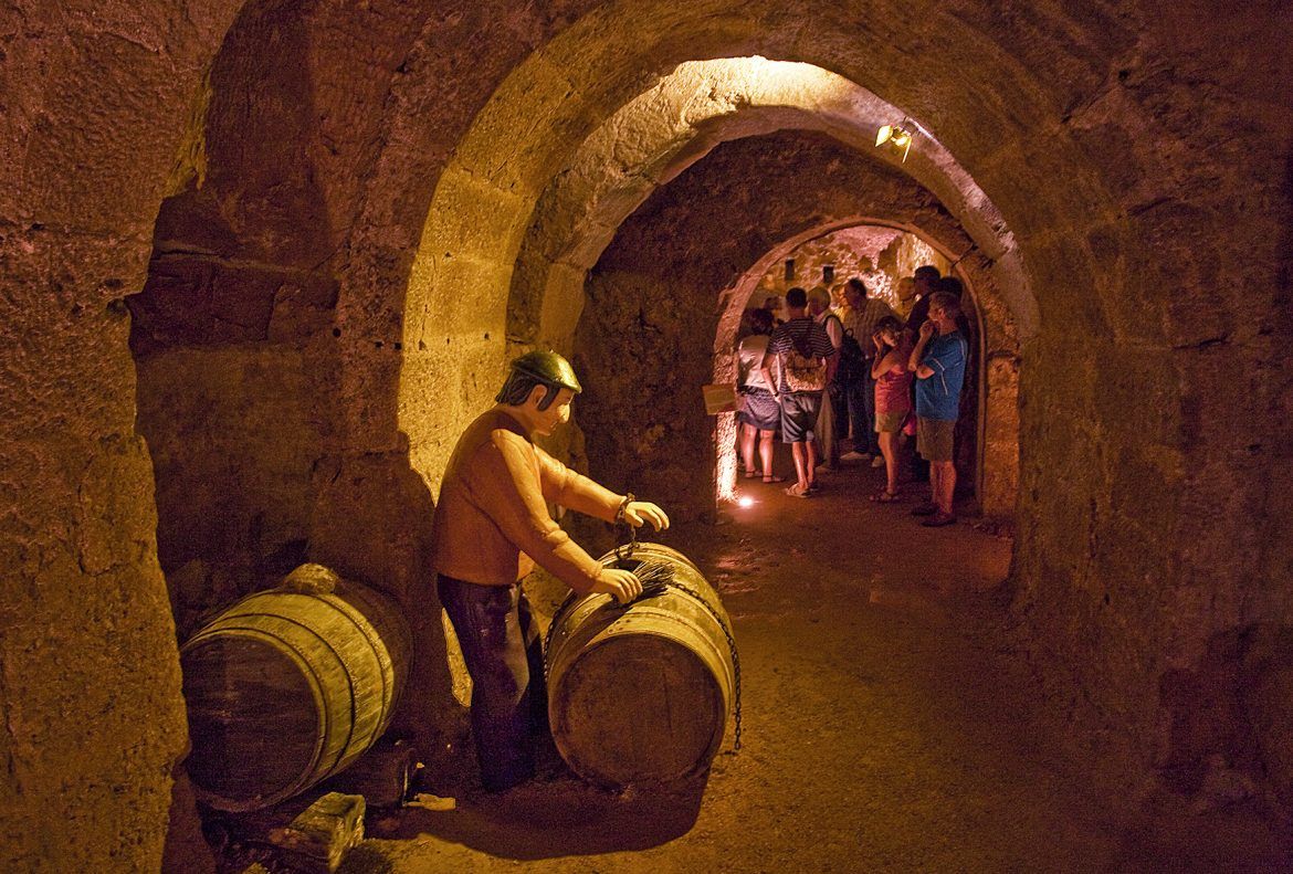 Un viaje emocional al subsuelo de Aranda de Duero a través de sus bodegas Un viaje emocional al subsuelo de Aranda de Duero a través de sus bodegas - Gastronomía y Moda