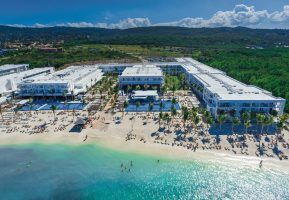 RIU sigue reactivándose en el Caribe: reabren tres hoteles en Jamaica y Bahamas - Gastronomía y Moda