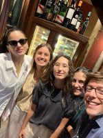 La Cantante Rosalía en Casa Robles - Gastronomía y Moda