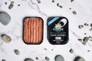 Esta es la lata solidaria con 3.000 anchoas de Codesa - Gastronomía y Moda