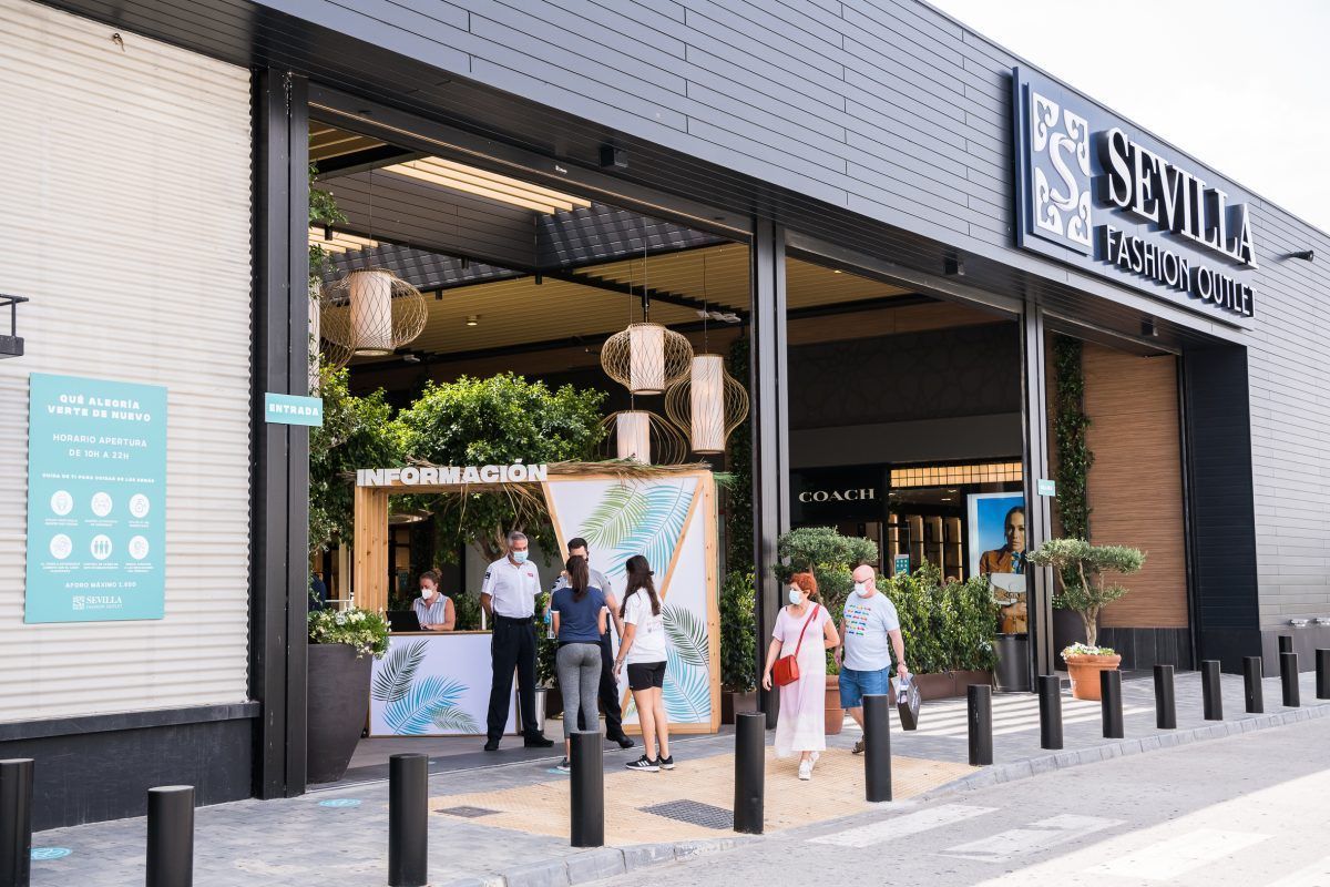 Sevilla Fashion Outlet, acreditado con el certificado Safer Shopping de Bureau Veritas - Gastronomía y Moda