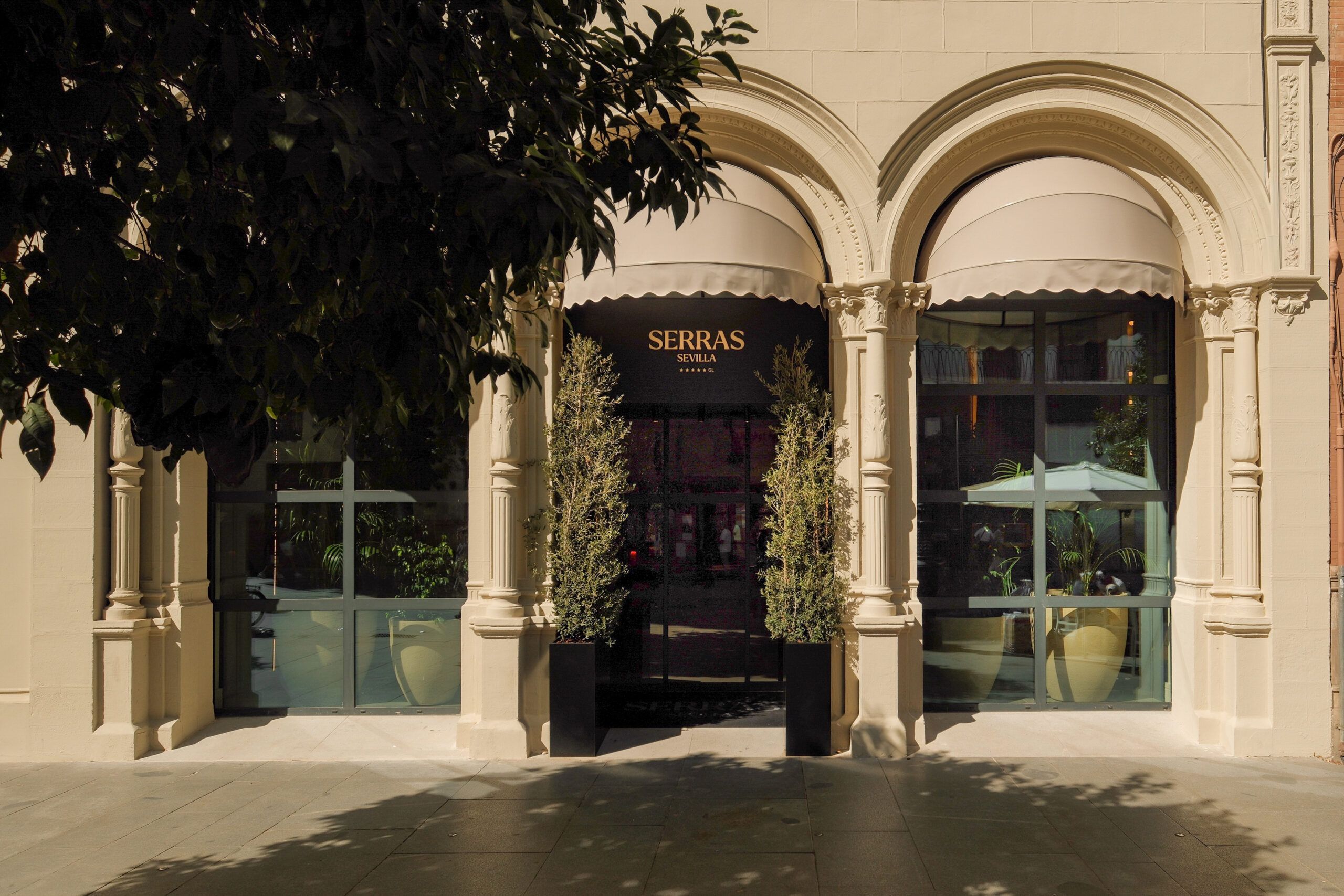 Abre Serras Sevilla, el nuevo hotel boutique 5 estrellas Gran Lujo frente a la Catedral y la Giralda - Gastronomía y Moda