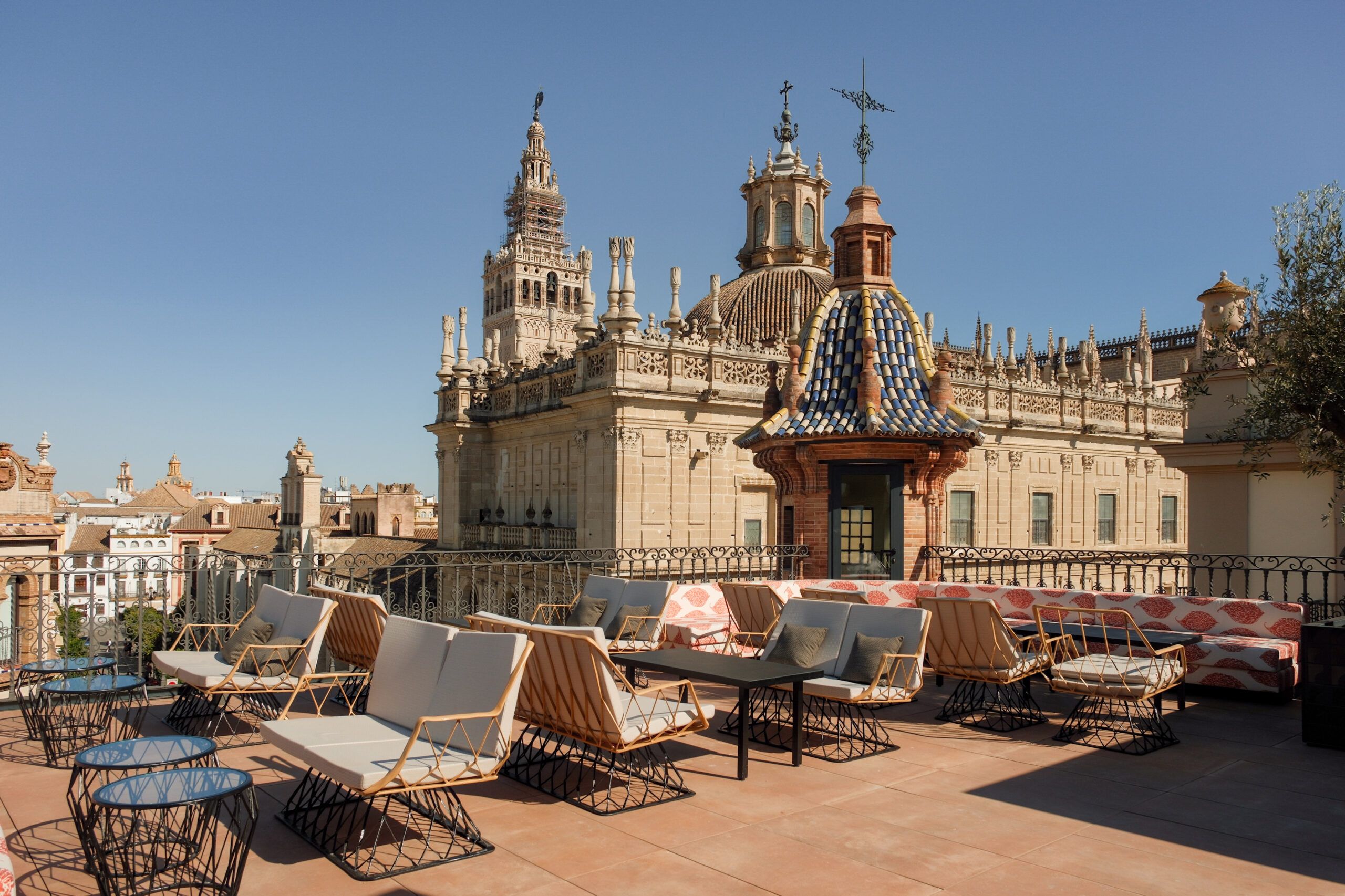 Abre Serras Sevilla, el nuevo hotel boutique 5 estrellas Gran Lujo frente a la Catedral y la Giralda - Gastronomía y Moda