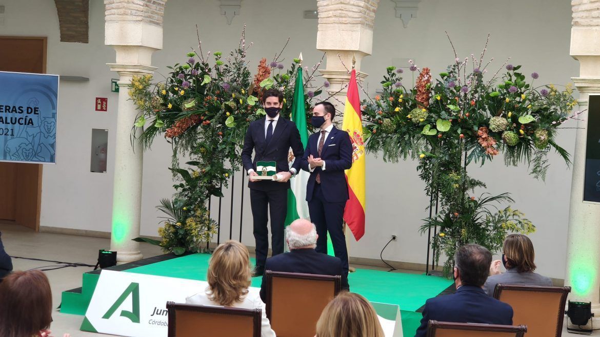 Silbon recibe la Bandera de Andalucía de la Economía y de la Empresa y abre su primera tienda mixta - Gastronomía y Moda