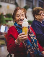 Innocent presenta su cadena solidaria ‘el gran gorrito’ para mejorar la calidad de vida de las personas mayores - Gastronomía y Moda