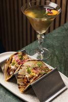 El hostelero Urbano González celebra los dos años de su restaurante Chiquilla en SevillaEl hostelero Urbano González celebra los dos años de su restaurante Chiquilla en Sevilla - Gastronomía y Moda