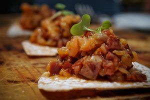 Lalola de Javi Abascal lanza el menú degustación 100% ibérico - Gastronomía y Moda