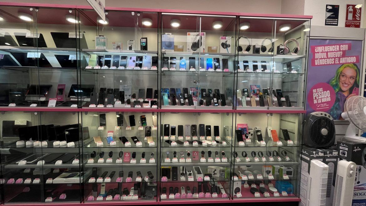 El nuevo iPhone 15 incrementa un 350% la venta de modelos anteriores en Sevilla menta un 350% la venta de modelos anteriores en Sevilla - Gastronomía y Moda