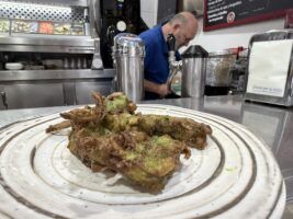 Paco Garnés, el último romántico de la hostelería sevillana, se despide de El Tremendo - Gastronomía y Moda