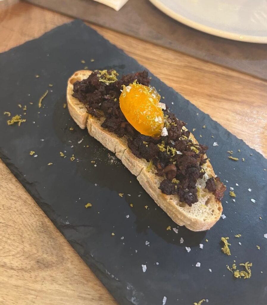 Rastrojo abre en el centro de Sevilla con una propuesta que reinterpreta la cocina tradicional - Gastronomía y Moda