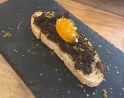 Rastrojo abre en el centro de Sevilla con una propuesta que reinterpreta la cocina tradicional - Gastronomía y Moda