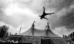 Emilio Salinas llena de magia la Navidad en Madrid con el espectacular vestuario del Circo Price - Gastronomía y Moda