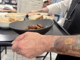 Sevilla descubre los desayunos más potentes del momento: cuchillo, tenedor y sabor sin concesiones - Gastronomía y Moda