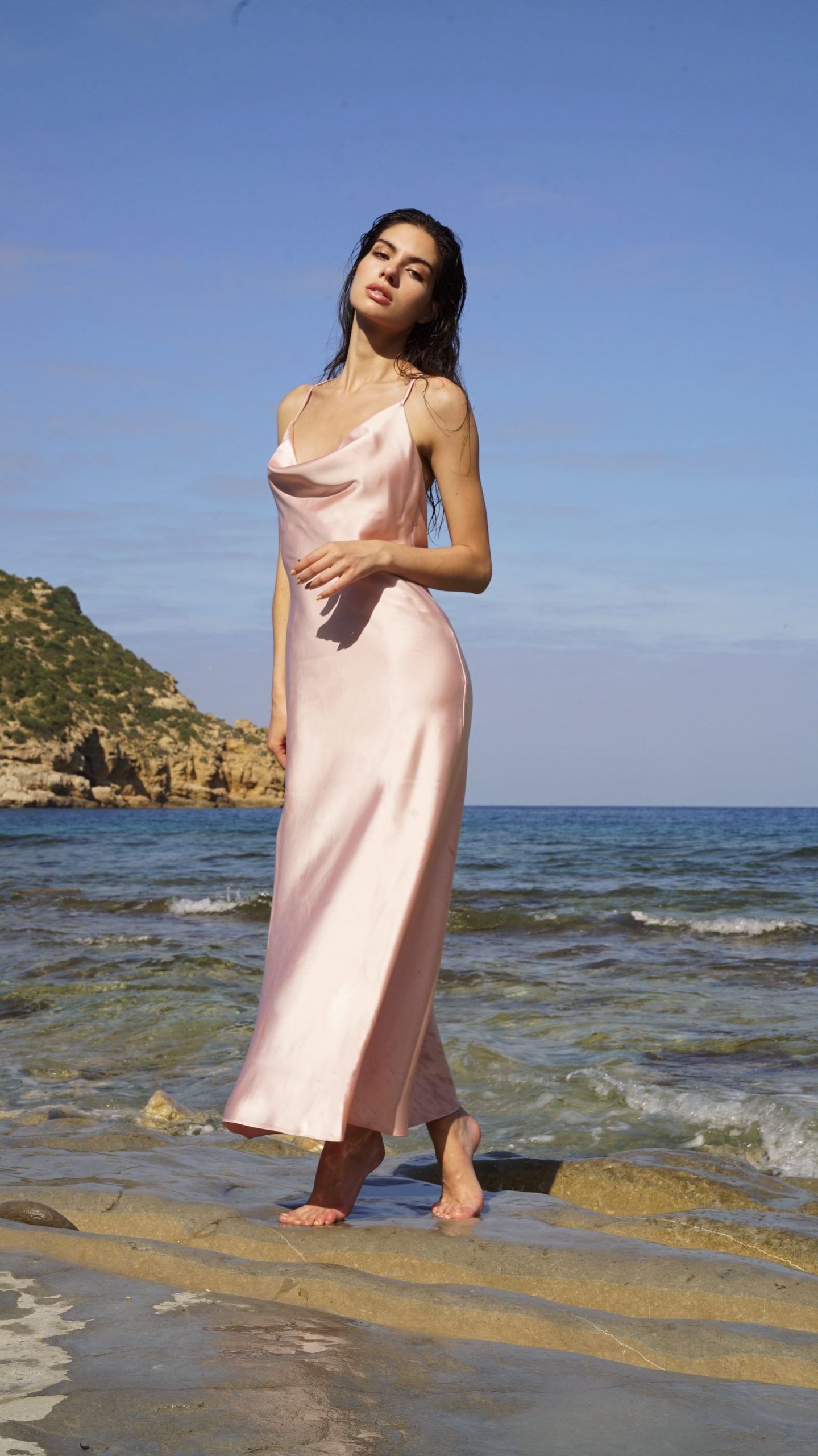 Hinsomnia lanza sus vestidos más icónicos en nuevos colores - Gastronomía y Moda