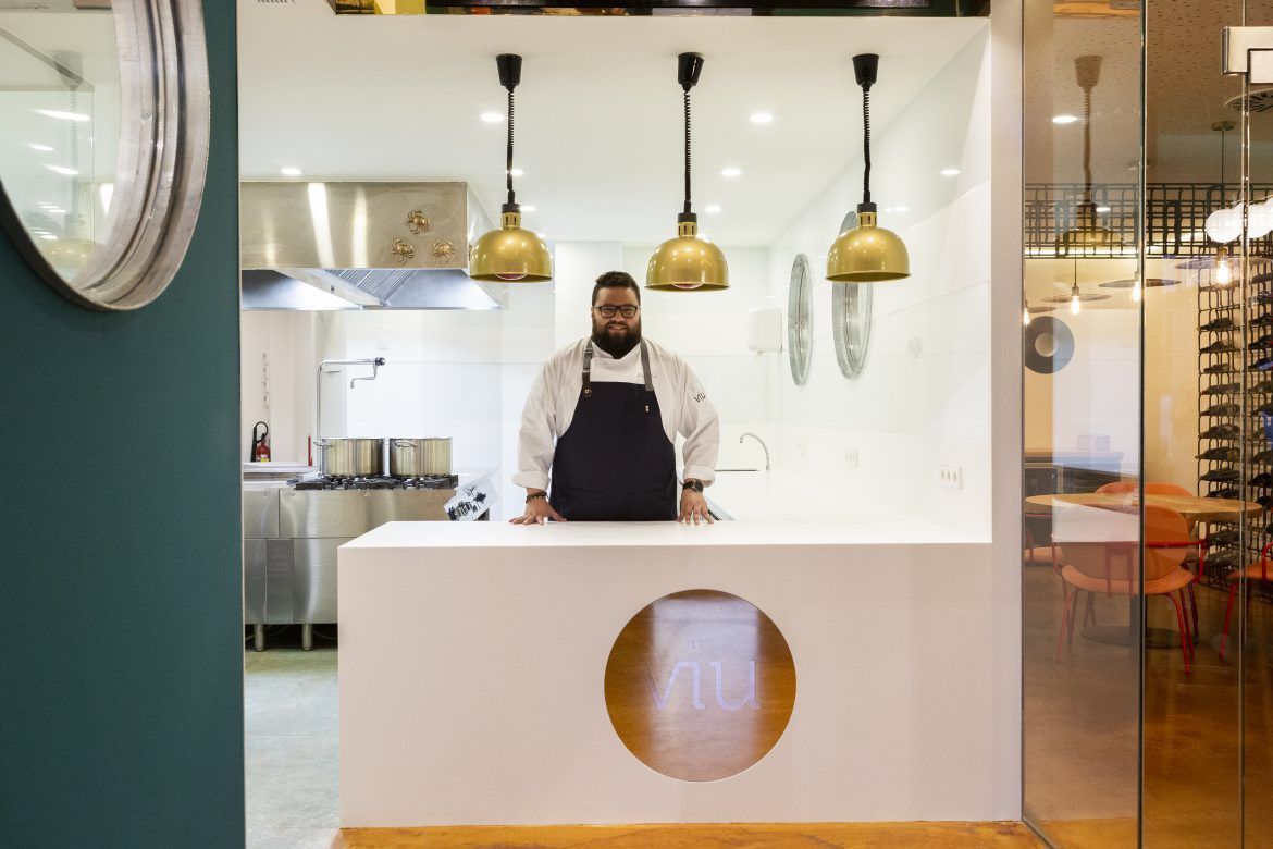 El chef Juan Viu, entre los candidatos a cocineros revelación en Madrid Fusión 2022 Abre VIU, un restaurante de cocina del recuerdo con mucha garra - Gastronomía y Moda