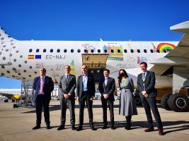 Vueling inaugura el primer vuelo con combustible sostenible entre Barcelona y Sevilla - Gastronomía y Moda