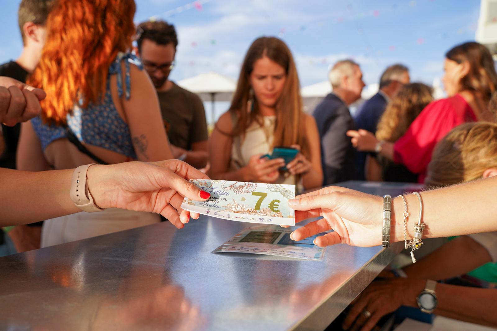 ¡Rotundo éxito! Más de 10.000 personas disfrutan de la mejor gastronomía en la IX Feria del Marisco de Huelva - Gastronomía y Moda