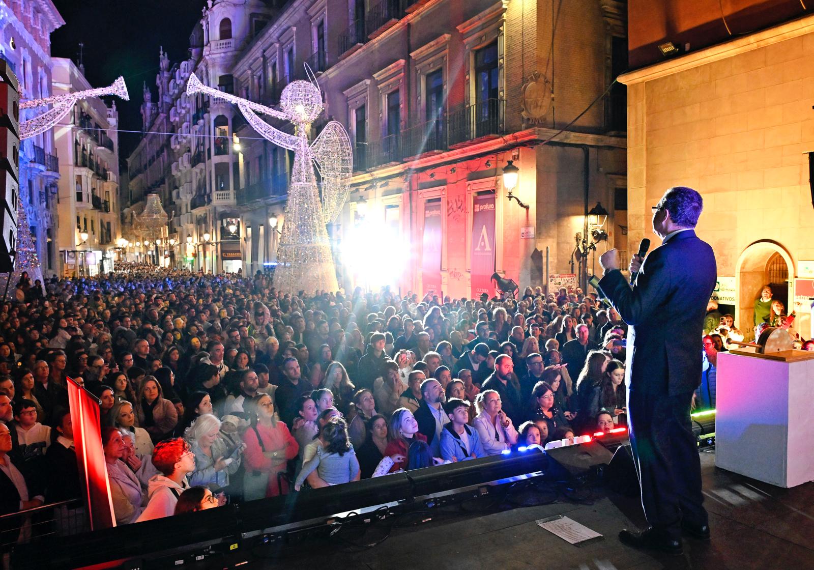 Murcia enciende la Navidad con el corazón por los afectados por la DANA - Gastronomía y Moda