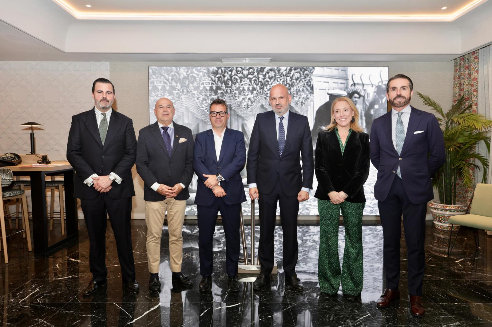 El hotel Hesperia Sevilla rinde homenaje al arte sacro andaluz con una exposición única - Gastronomía y Moda