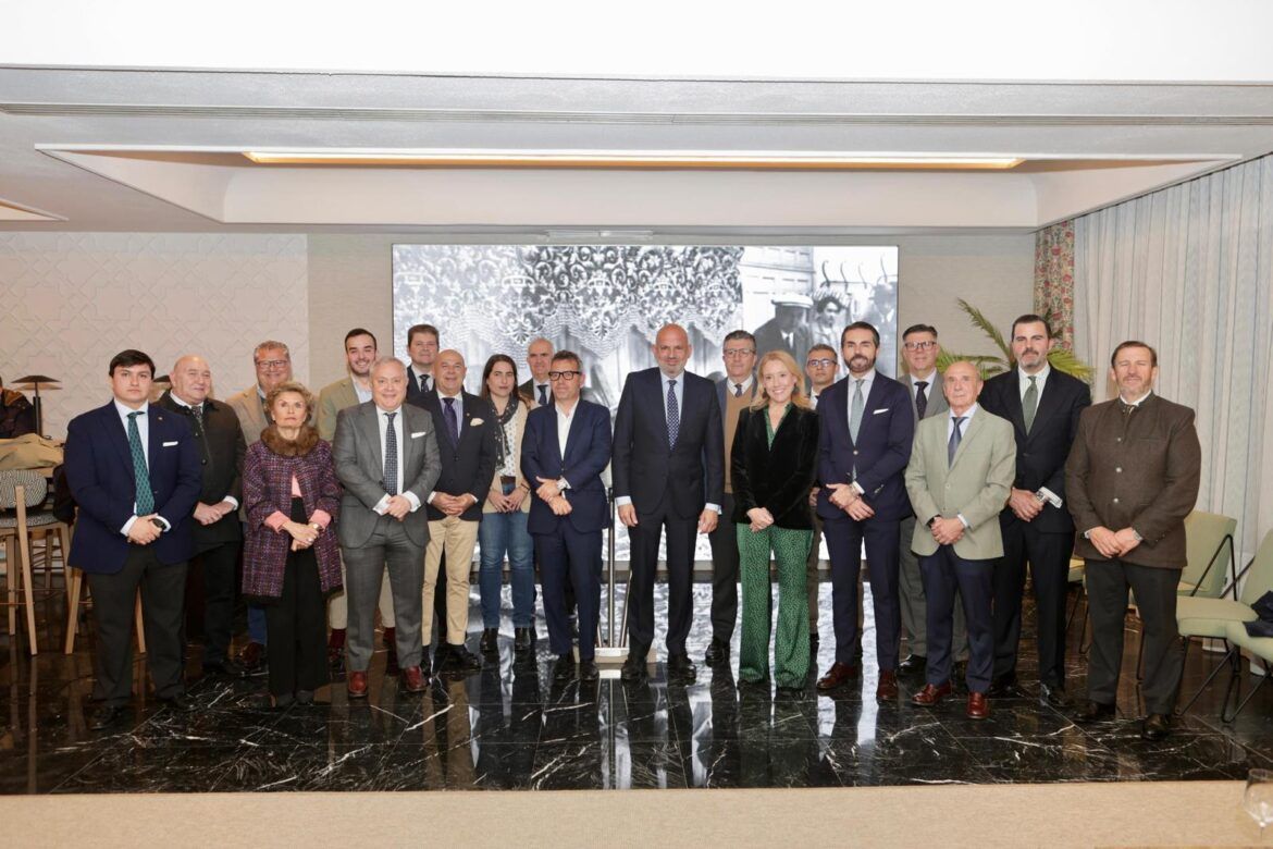 El hotel Hesperia Sevilla rinde homenaje al arte sacro andaluz con una exposición única - Gastronomía y Moda