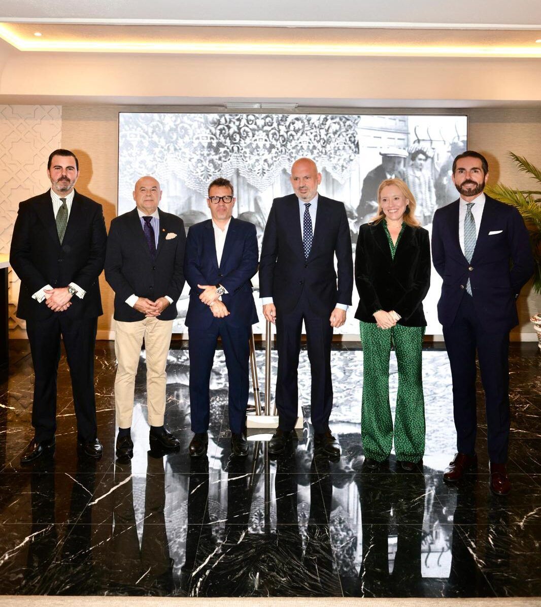 El hotel Hesperia Sevilla rinde homenaje al arte sacro andaluz con una exposición única - Gastronomía y Moda