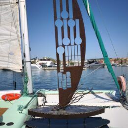 Puerto Sotogrande convierte el arte contemporáneo en parte de su paisaje con las esculturas de José Luis Biedma - Gastronomía y Moda