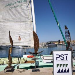 Puerto Sotogrande convierte el arte contemporáneo en parte de su paisaje con las esculturas de José Luis Biedma - Gastronomía y Moda