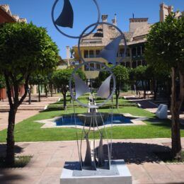 Puerto Sotogrande convierte el arte contemporáneo en parte de su paisaje con las esculturas de José Luis Biedma - Gastronomía y Moda
