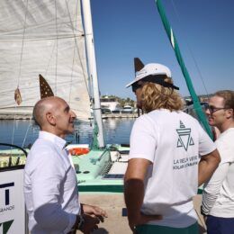 Puerto Sotogrande convierte el arte contemporáneo en parte de su paisaje con las esculturas de José Luis Biedma - Gastronomía y Moda
