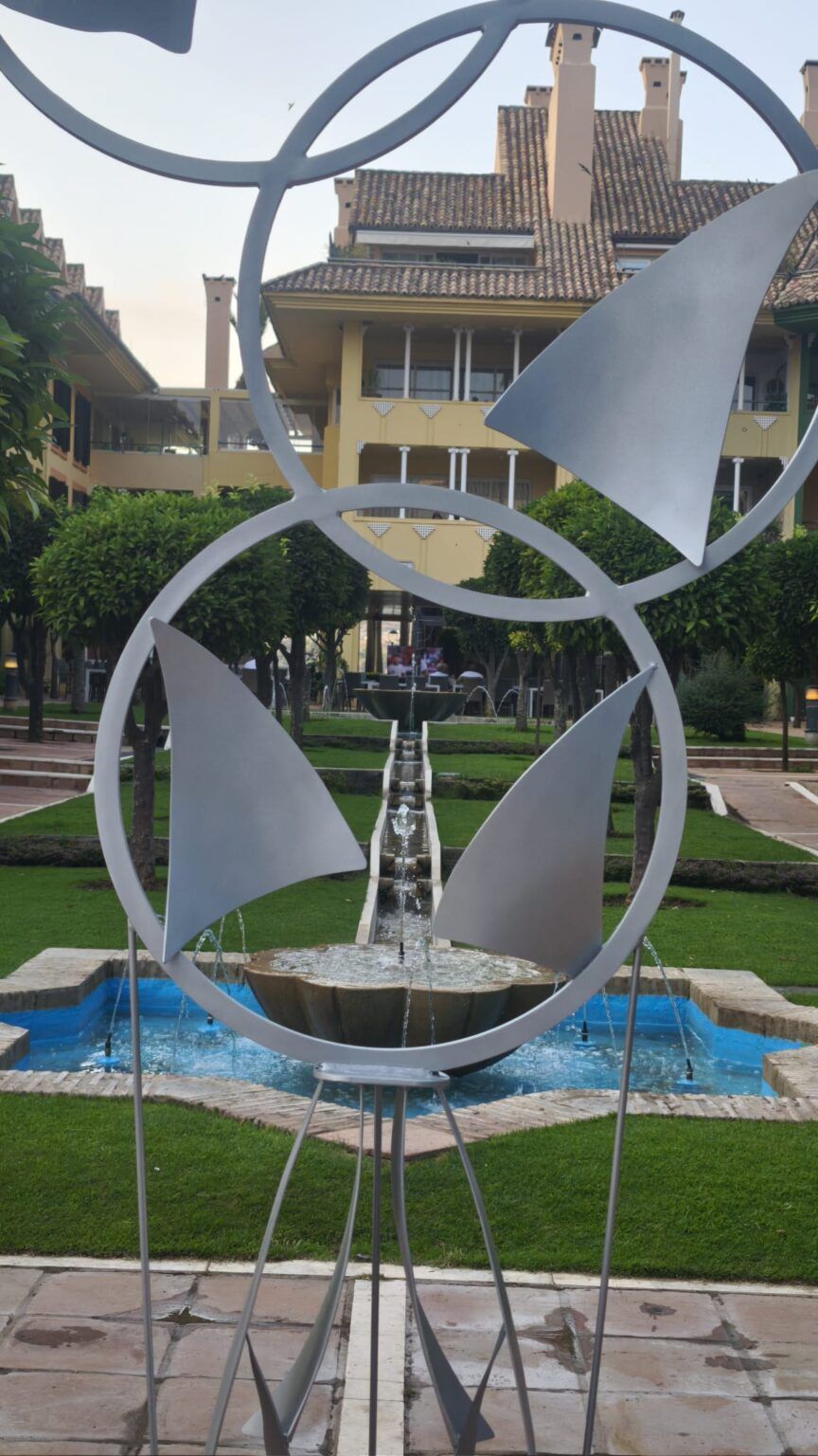 Puerto Sotogrande convierte el arte contemporáneo en parte de su paisaje con las esculturas de José Luis Biedma Puerto Sotogrande convierte el arte contemporáneo en parte de su paisaje con las esculturas de José Luis Biedma - Gastronomía y Moda
