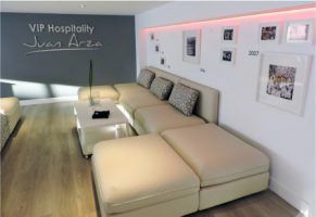 Vente con Pepelu a disfrutar del palco VIP del Sevilla FC - Gastronomía y Moda