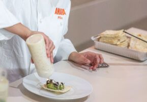 Pilu Cuenca deslumbra en Alimentaria con un showcooking vegetal que marca tendencia en la nueva cocina saludable - Gastronomía y Moda
