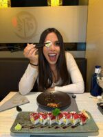 La influencer Ana Isabel Pareja descubre el restaurante japonés que sorprende en Sevilla por su nivel y detalle - Gastronomía y Moda