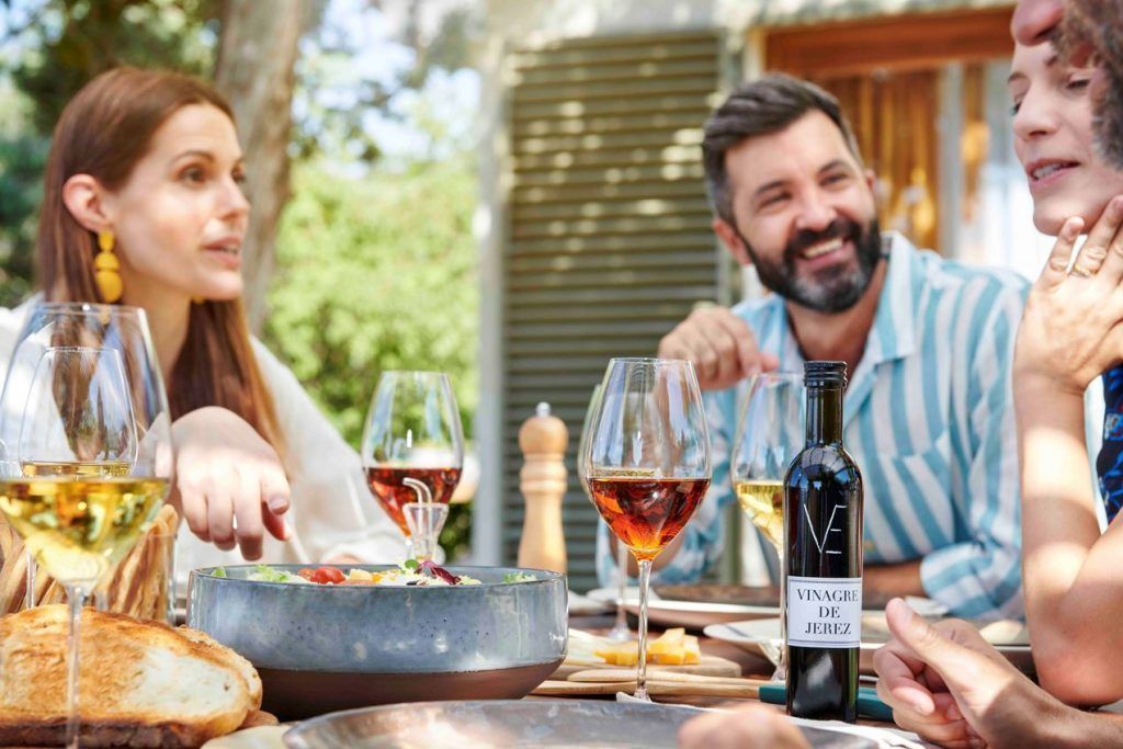 Los Vinos y Vinagres de Jerez lanzan la campaña “¿Y si descubres por qué somos únicos?” - Gastronomía y Moda