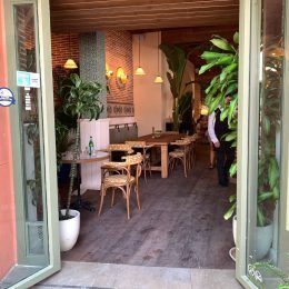 Café Santacruz, el nuevo bar de tapas en Sevilla con vistas a la Giralda - Gastronomía y Moda