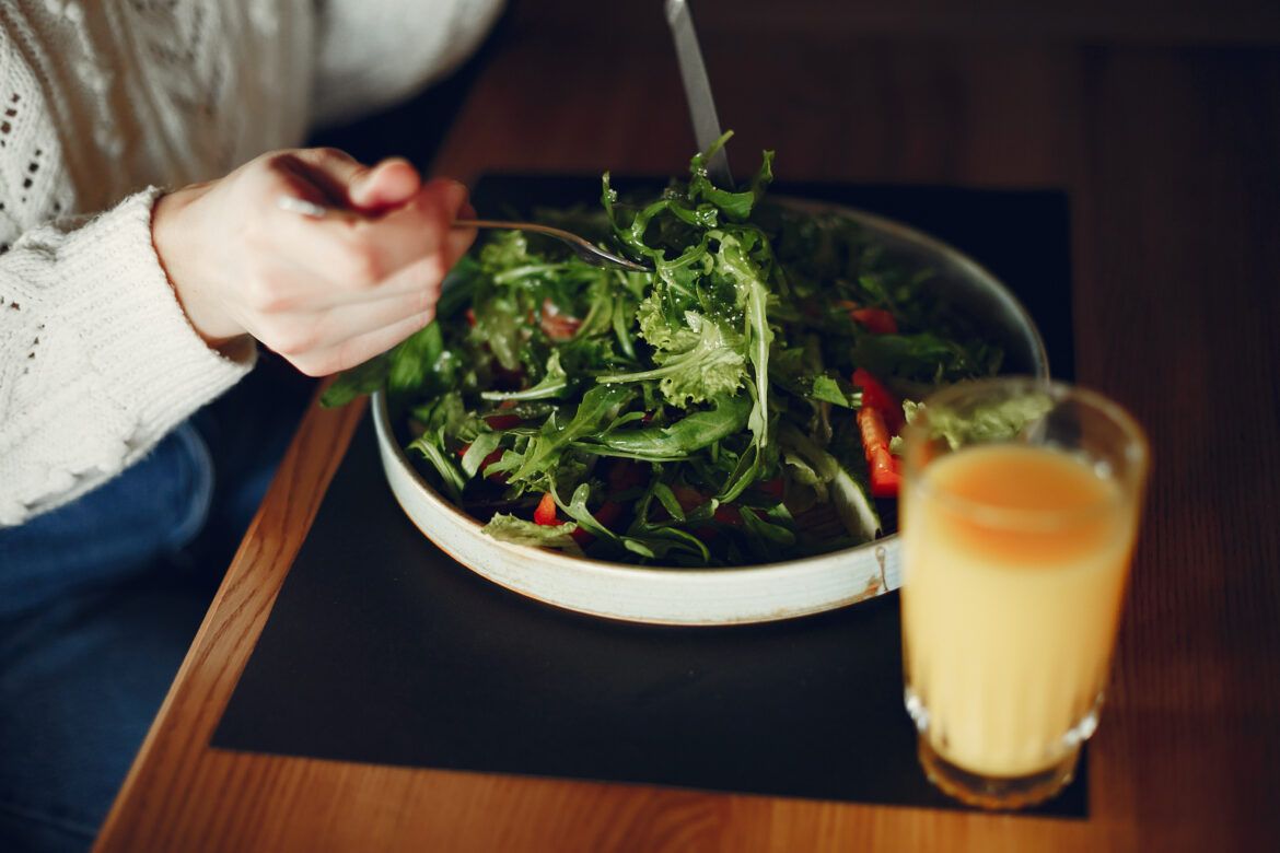 Más de la mitad de los españoles demanda opciones vegetarianas y veganas en los restaurantes - Gastronomía y Moda