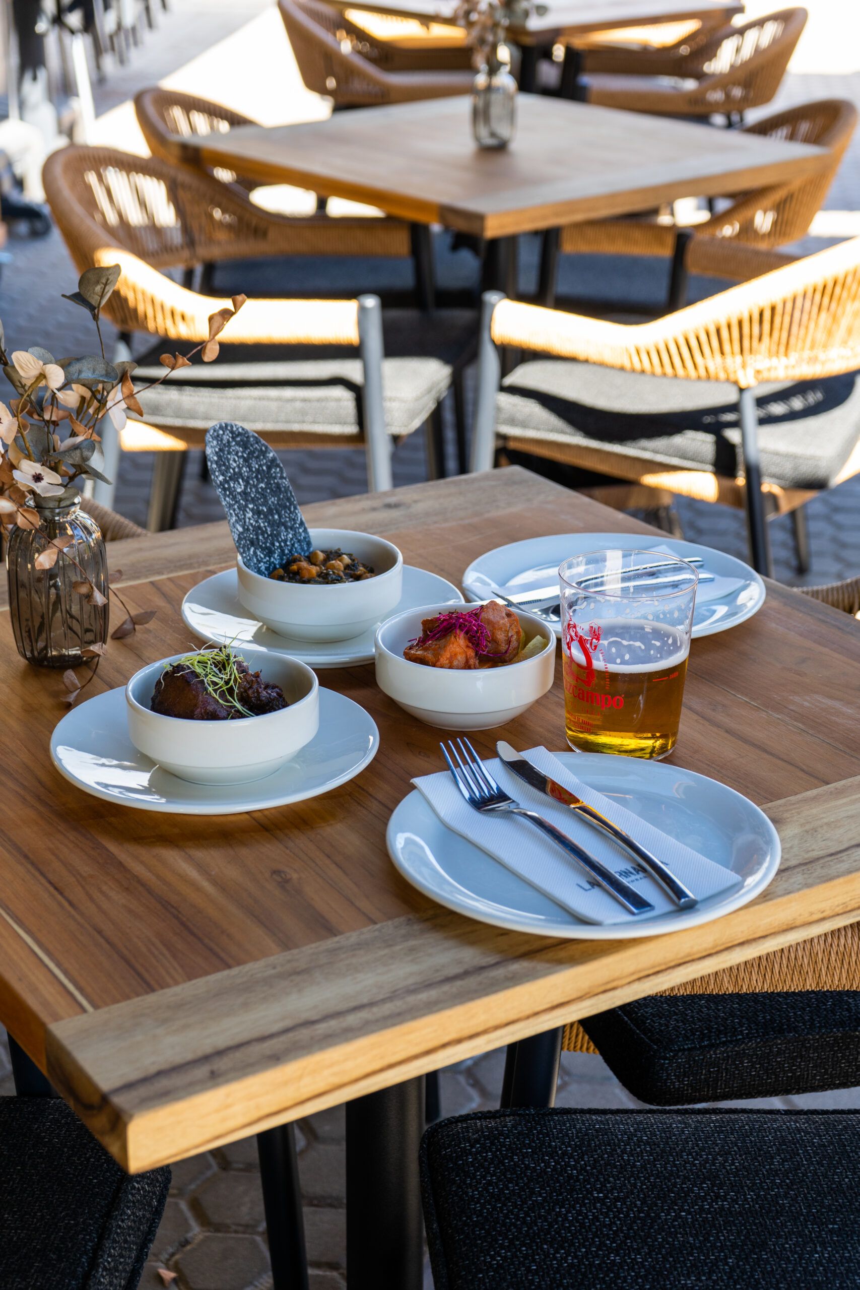 La Bernarda estrena nueva terraza en Sevilla y renueva su propuesta gastronómica - Gastronomía y Moda