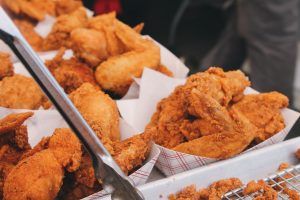 Hosteleo anima a los hoteleros a sumarse al Día Mundial del Pollo Frito - Gastronomía y Moda