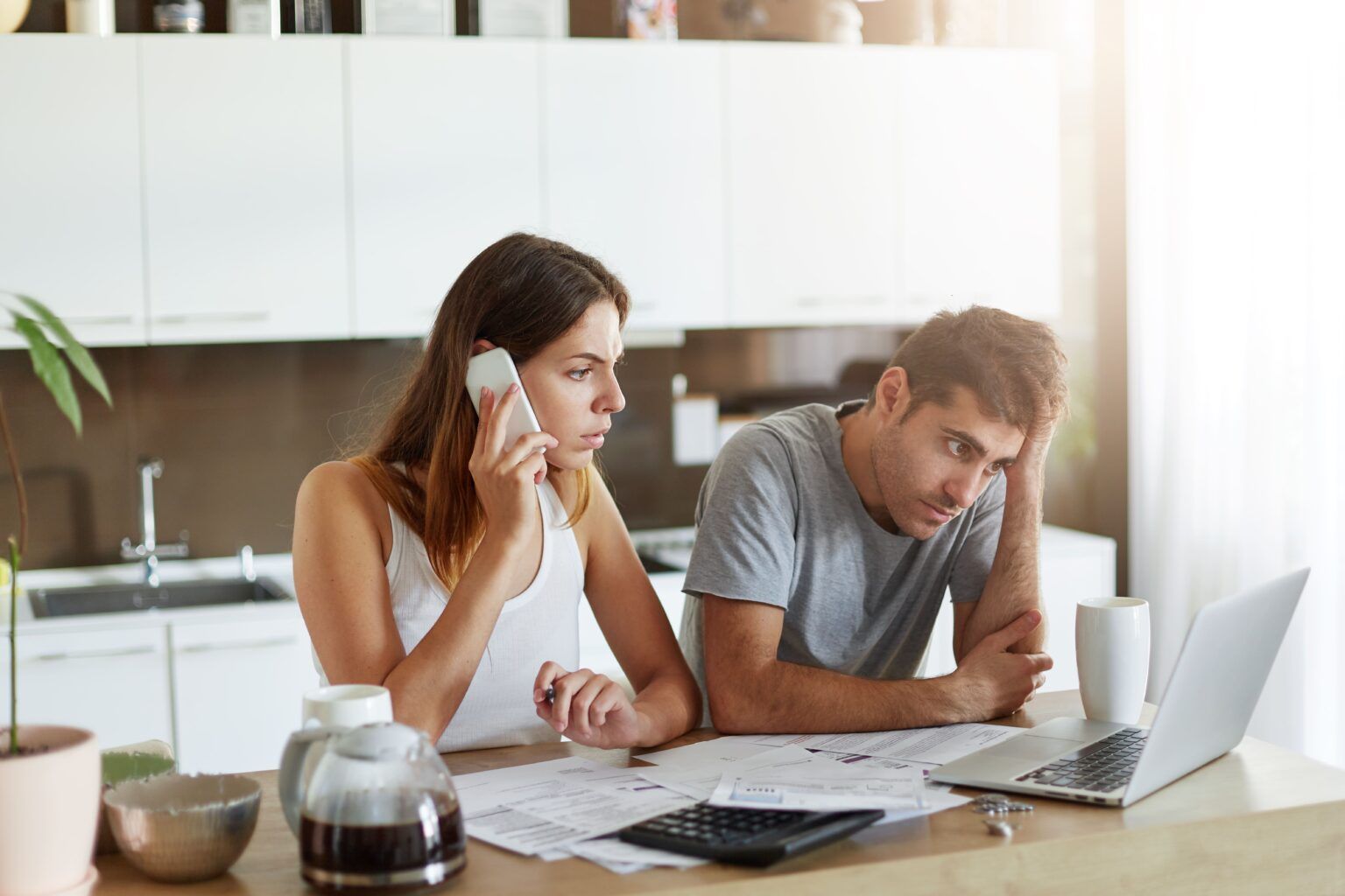 El 60 % de las parejas españolas discute por dinero: confianza, ahorro y desigualdad económica en el centro del conflicto - Gastronomía y Moda