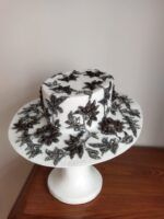 Teresa Carreira triunfa con sus sombreros con estilo y poderio - Gastronomía y Moda