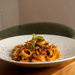 Casa Cuna abre en Sevilla: cocina mediterránea con producto y sofisticación en una espectacular casa palacio del siglo XIX - Gastronomía y Moda