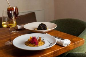 Casa Cuna abre en Sevilla: cocina mediterránea con producto y sofisticación en una espectacular casa palacio del siglo XIX - Gastronomía y Moda