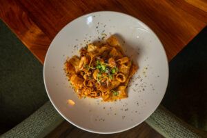 Casa Cuna abre en Sevilla: cocina mediterránea con producto y sofisticación en una espectacular casa palacio del siglo XIX - Gastronomía y Moda