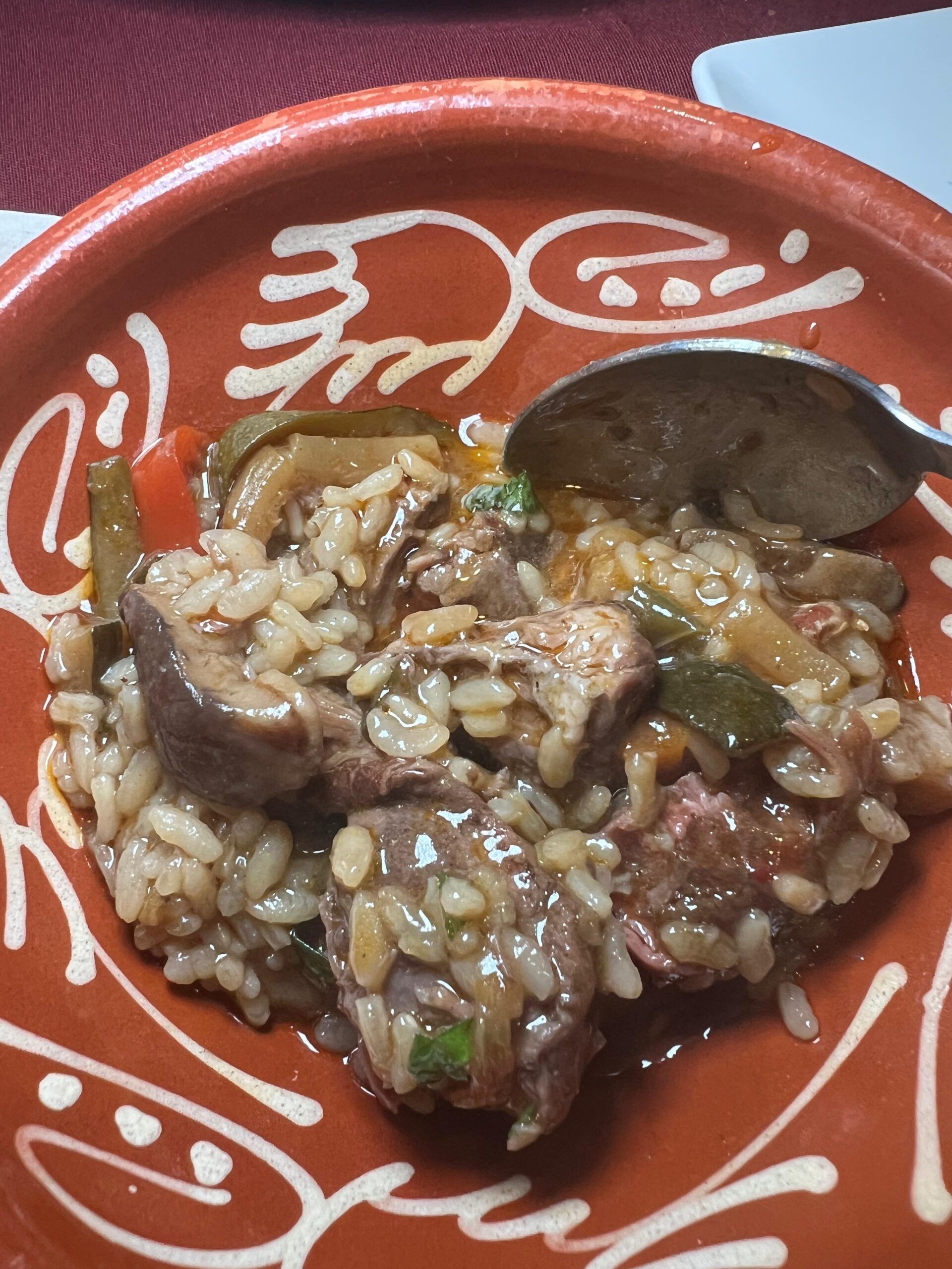 La influencer Lola Martín descubre el restaurante escondido en la Sierra de Aracena y Picos de Aroche que está conquistando a los amantes de la cocina tradicional - Gastronomía y Moda