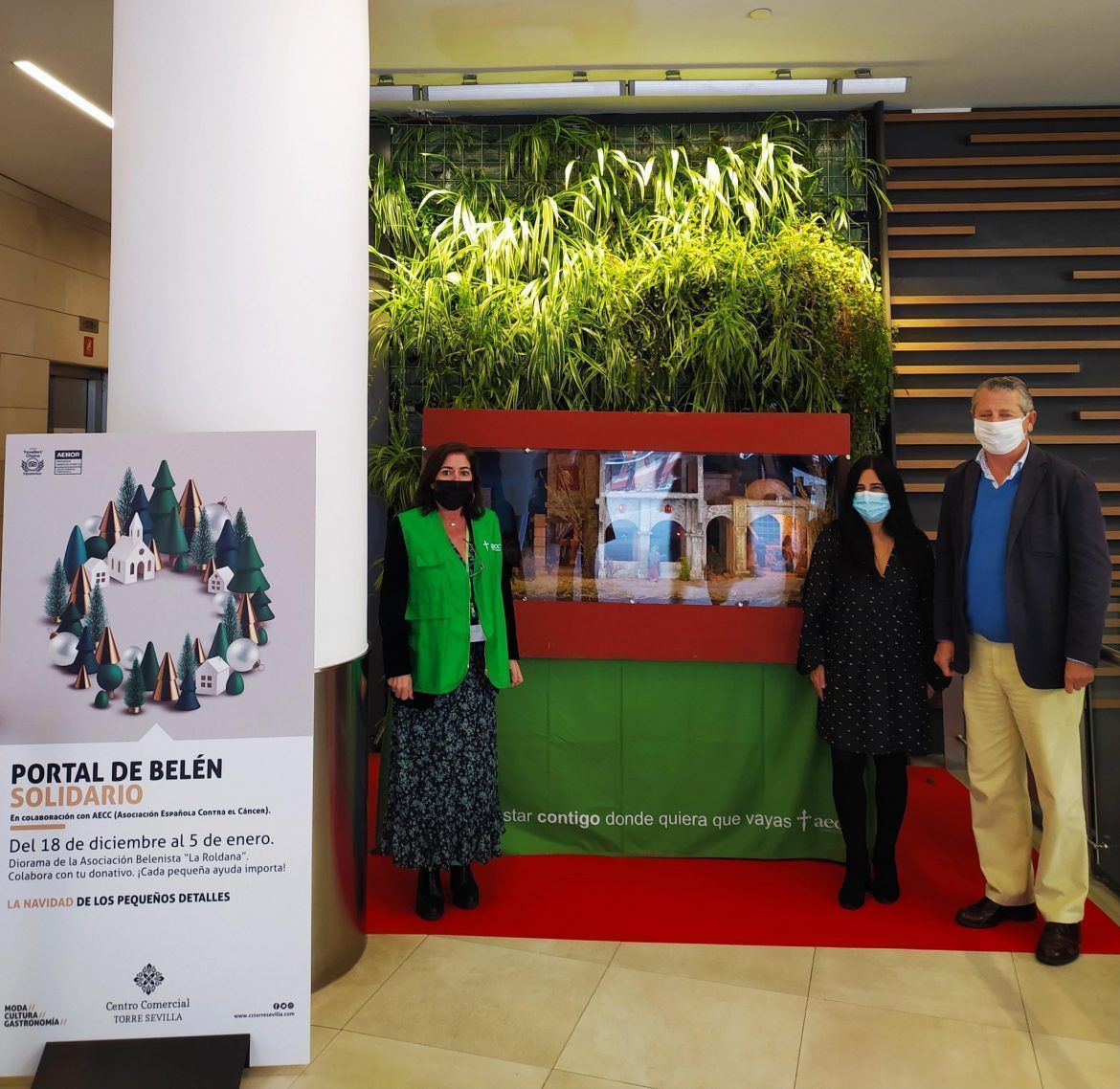 El Centro Comercial TORRE SEVILLA y la AECC colaboran en la Campaña de Navidad con un punto de empaquetado de regalos solidarios y un Portal de Belén - Gastronomía y Moda