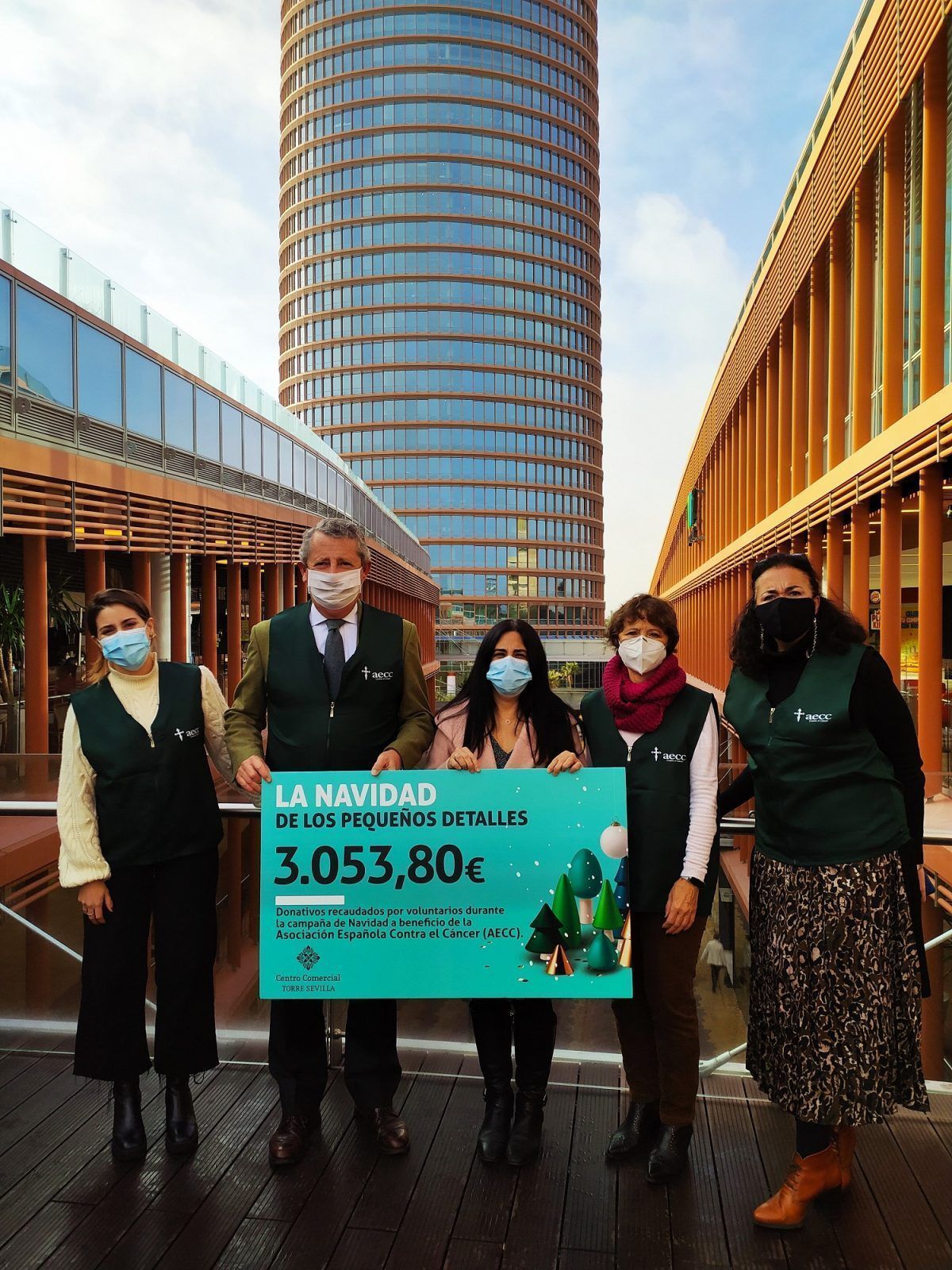 El Centro Comercial TORRE SEVILLA y la AECC recaudan más de 3.000 euros durante la campaña de Navidad - Gastronomía y Moda