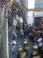 Carlos V e Isabel de Portugal reviven su entrada en Sevilla 500 años después con un desfile sin precedentes - Gastronomía y Moda