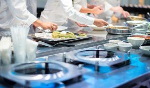 La Junta de Andalucía solicita al Ministerio de Trabajo que emita nóminas semanales para los afectados por ERTE - Gastronomía y Moda
